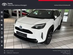 Weiß Gebraucht 2024 Toyota Yaris Cross Team SUV | 25.900 € (Fairer Preis)