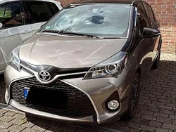 Braun Gebraucht 2016 Toyota Yaris Style Limousine | 9.899 € (Guter Preis)