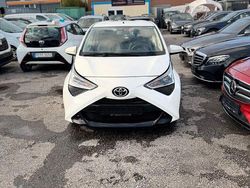 Weiß Gebraucht 2019 Toyota Aygo X-play Kleinwagen | 8.600 € (Fairer Preis)