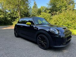 Schwarz Gebraucht 2021 Mini Cooper SE Kleinwagen | 19.200 € (Etwas zu teuer)