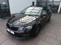 Schwarz Gebraucht 2018 Skoda Octavia Clever Kombi | 6.690 €