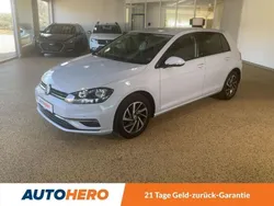 Weiß Gebraucht 2017 VW Golf VII Sound Limousine | 13.090 € (Guter Preis)