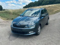 Grau Gebraucht 2015 Skoda Fabia Kombi | 6.499 € (Guter Preis)