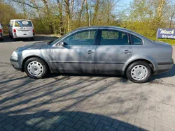 Grau Gebraucht 2002 VW Passat Basis Limousine | 2.190 € (Fairer Preis)