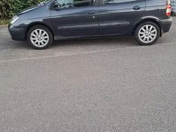 Grau Gebraucht 2001 Renault Scénic Van / Kleinbus | 1.600 €