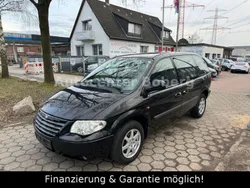 Brilliant black crystal pearl Gebraucht 2006 Chrysler Voyager Van / Kleinbus | 3.990 € (Teuer)