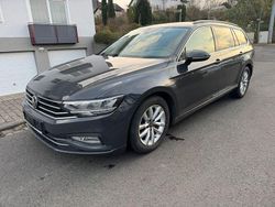 Grau Gebraucht 2021 VW Passat Business Limousine | 11.900 €