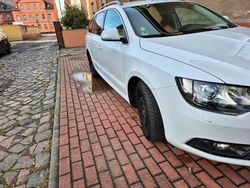 Weiß Gebraucht 2015 Skoda Superb Best of Kombi | 10.990 € (Fairer Preis)