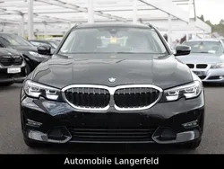 Schwarz Gebraucht 2021 BMW 318 Sport Line Kombi | 22.400 € (Guter Preis)