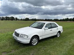 Weiß Gebraucht 1995 Mercedes C220 Elegance Limousine | 10.350 €