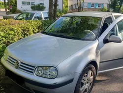 Grau Gebraucht 2001 VW Golf IV Kleinwagen | 2.100 € (Teuer)