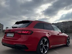 Rot Gebraucht 2024 Audi RS4 Competition Limousine | 70.900 €