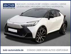 Platinumweiß / dach schwarz (weiß) Gebraucht 2023 Toyota C-HR Sport SUV | 37.677 € (Guter Preis)