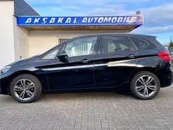 Schwarz Gebraucht 2021 BMW 218 Active Tourer Sport Line Van / Kleinbus | 13.300 €