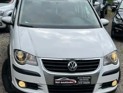 Weiß Gebraucht 2010 VW Touran Cross Van / Kleinbus | 5.700 € (Guter Preis)