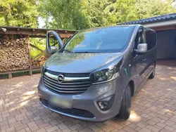 Grau Gebraucht 2017 Opel Vivaro Van | 18.100 €
