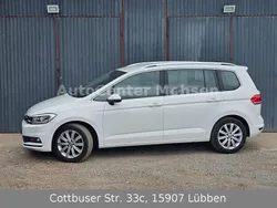 Weiß Gebraucht 2017 VW Touran Highline Van / Kleinbus | 13.480 € (Fairer Preis)