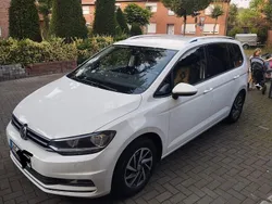 Weiß Gebraucht 2017 VW Touran Sound Van / Kleinbus | 12.800 €