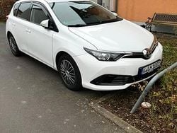 Weiß Gebraucht 2016 Toyota Auris Cool Kleinwagen | 9.300 € (Guter Preis)