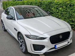 Weiß Gebraucht 2023 Jaguar XE Limousine | 47.000 €