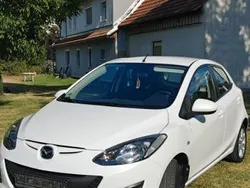 Weiß Gebraucht 2012 Mazda 2 Edition Limousine | 2.750 € (Guter Preis)