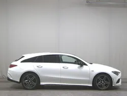 Weiss Gebraucht 2021 Mercedes CLA220 Shooting Brake AMG line Kombi | 25.480 € (Fairer Preis)