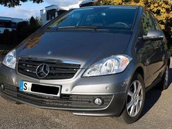 Grau Gebraucht 2010 Mercedes A180 Van / Kleinbus | 5.900 € (Fairer Preis)