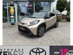 Beige Neu 2025 Toyota Aygo Play Kleinwagen | 21.360 €
