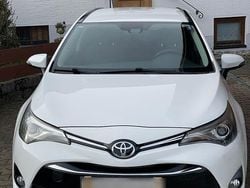 Weiß Gebraucht 2015 Toyota Avensis Business Edition Kombi | 8.800 € (Guter Preis)