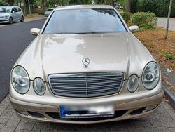 Gold Gebraucht 2005 Mercedes E220 Limousine | 3.499 €