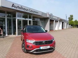 Kings red metallic / schwarz Gebraucht 2023 VW T-Roc Move SUV | 29.990 € (Guter Preis)