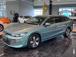 Grün Gebraucht 2024 VW Passat Business Limousine | 36.995 €