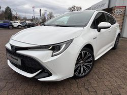 Weiß Gebraucht 2021 Toyota Corolla Team Limousine | 23.990 € (Fairer Preis)