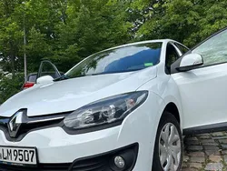 Weiß Gebraucht 2015 Renault Mégane III Authentique Limousine | 7.990 € (Fairer Preis)