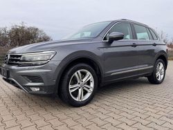 Grau Gebraucht 2017 VW Tiguan Highline SUV | 16.999 € (Etwas zu teuer)