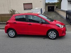 Rot Gebraucht 2016 Toyota Yaris Kleinwagen | 7.800 € (Fairer Preis)