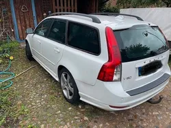 Weiß Gebraucht 2010 Volvo V50 R-Design Kombi | 10.500 €