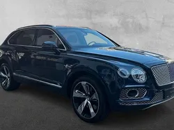 Blau Gebraucht 2019 Bentley Bentayga SUV | 136.000 €
