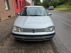 Silber Gebraucht 2001 VW Golf IV Kleinwagen | 1.500 € (Fairer Preis)