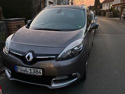 Grau Gebraucht 2014 Renault Scénic III Bose Edition Van / Kleinbus | 8.000 € (Fairer Preis)