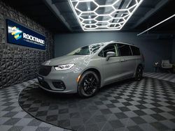 Grau Gebraucht 2022 Chrysler Pacifica SUV | 32.990 € (Fairer Preis)