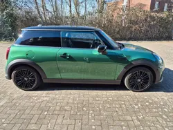Grün Gebraucht 2021 Mini Cooper Kleinwagen | 18.600 € (Fairer Preis)