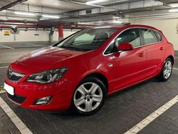 Rot Gebraucht 2011 Opel Astra Innovation Limousine | 6.600 € (Guter Preis)