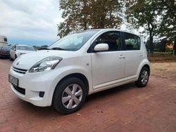 Weiß Gebraucht 2010 Daihatsu Sirion Kleinwagen | 2.400 €