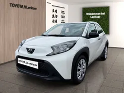 Weiß Gebraucht 2022 Toyota Aygo Kleinwagen | 13.990 € (Fairer Preis)