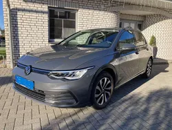 Grau Gebraucht 2022 VW Golf VIII Active Limousine | 20.500 € (Fairer Preis)