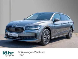 Graphitegrau metallic Gebraucht 2024 Skoda Superb Selection Kombi | 38.480 € (Etwas zu teuer)