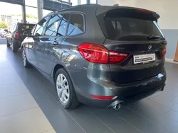Grau Gebraucht 2021 BMW 220 Gran Tourer Sport Line Van / Kleinbus | 35.850 €
