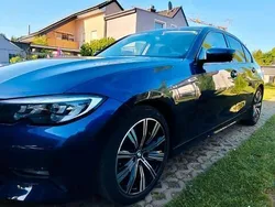 Blau Gebraucht 2019 BMW 330 Sport Line Limousine | 25.950 € (Guter Preis)