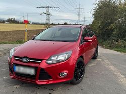 Rot Gebraucht 2011 Ford Focus Limousine | 6.000 € (Etwas zu teuer)